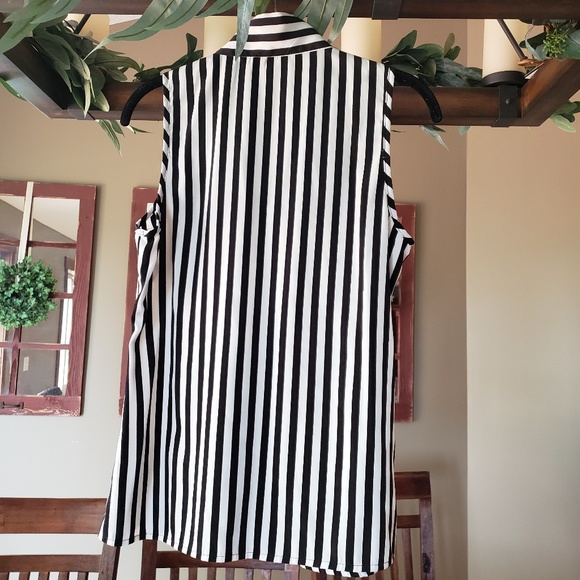 Forever 21 Striped Tie Neck Sleeveless Blouse - Picture 2 of 3